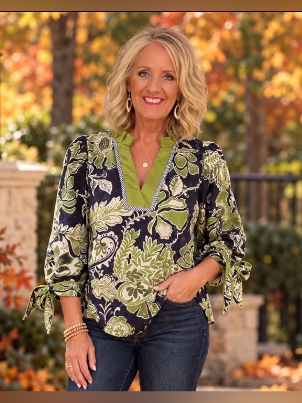 entro Olive Green and Navy Floral V-Neck Tie-Sleeve Tunic Medium